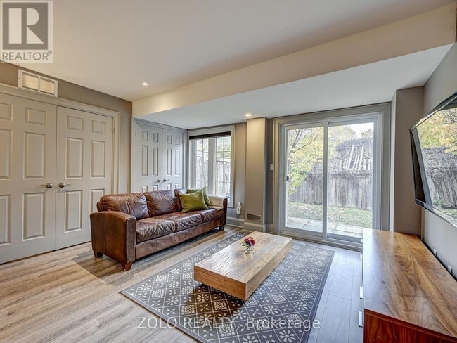 Building Photo - 8 Burgon Pl