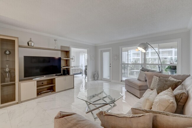 Building Photo - 3114 S Ocean Blvd
