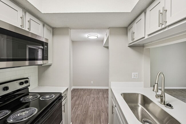 Building Photo - Creekside Canopy