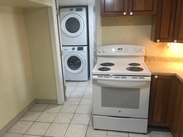 washer/dryer - 216 W 700 S