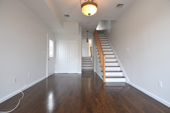 Building Photo - 146 Jackson Ave