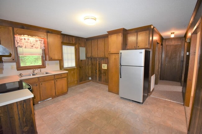 Building Photo - Lexington Duplex