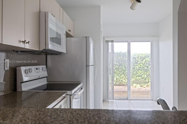 Foto del edificio - 940 NE 33rd Terrace