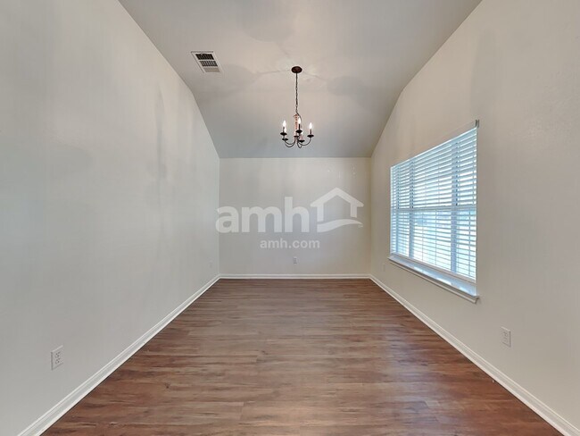 Building Photo - 860 Goldenrod Street
