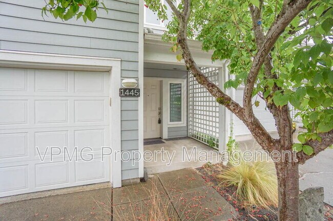 Foto del edificio - 1445 SE Columbia Way