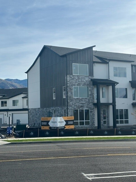 Front - 33 N 460 W