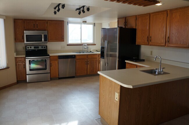 Foto del edificio - 7565 Hickorywood Dr