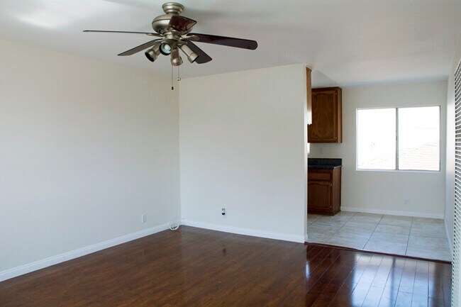 Sala de estar - 4600 Catalpa St