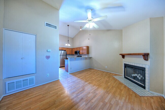 Building Photo - Peoria 1 bedroom condo