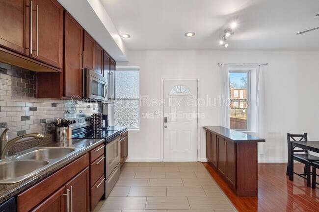 Foto del edificio - 3833 McRee Ave