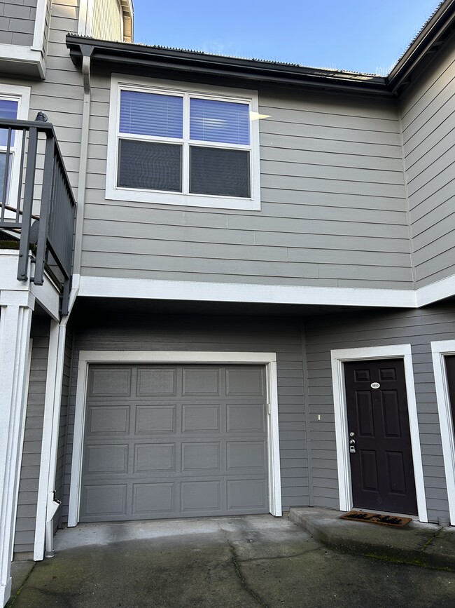 Building Photo - 1810 SE Cutter Ln