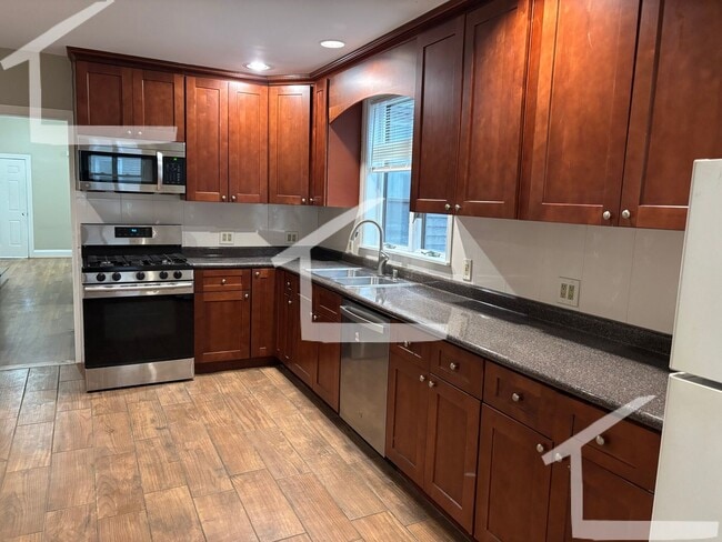 Fabulous 7-Bed/3-Bath in Allston; Great Value for 9/1! - Fabulous 7-Bed/3-Bath in Allston; Great Value for 9/1! Apartment