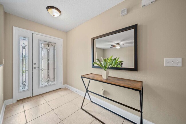 Foto del edificio - Luxurious Palm Coast Retreat: 4-Bed 3 Bath Pool Home