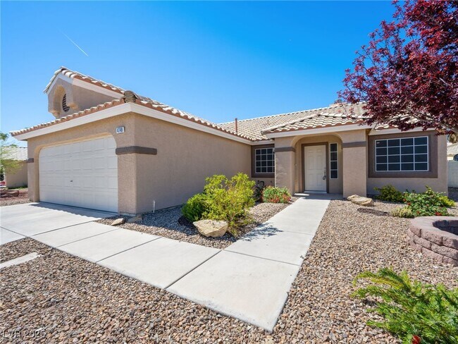Building Photo - 4749 Califa Dr