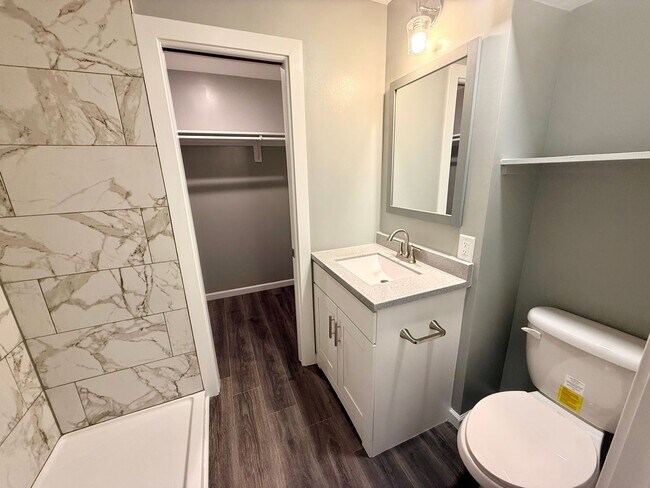 Building Photo - Newly Renovated From Top to Bottom (1 Bed / 1 Bath in Central MHK!)