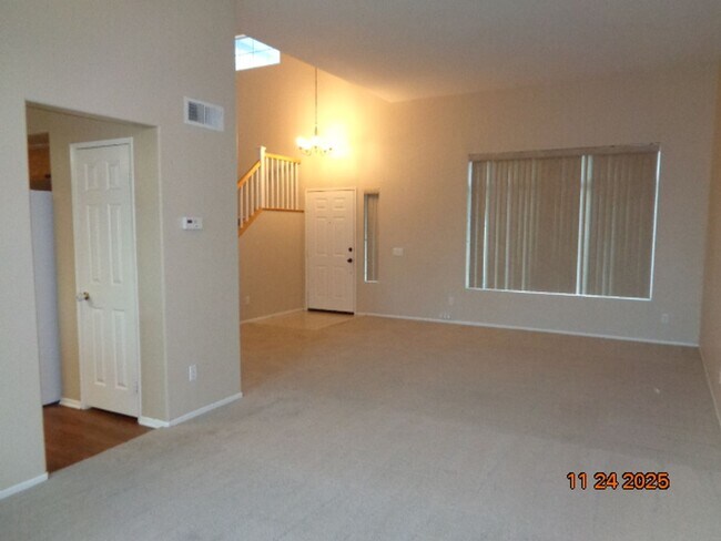 Foto del edificio - Gorgeous 2 Story Home Built in 1996 with 2476 sq. ft.