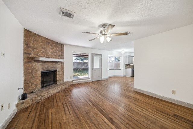 Building Photo - 5915 Ray Dr