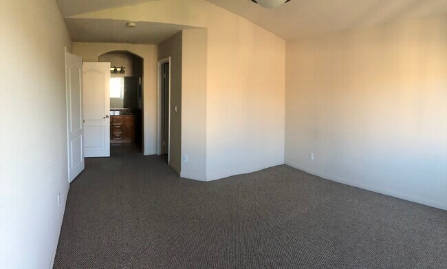 Foto del edificio - 1052 E 6th St