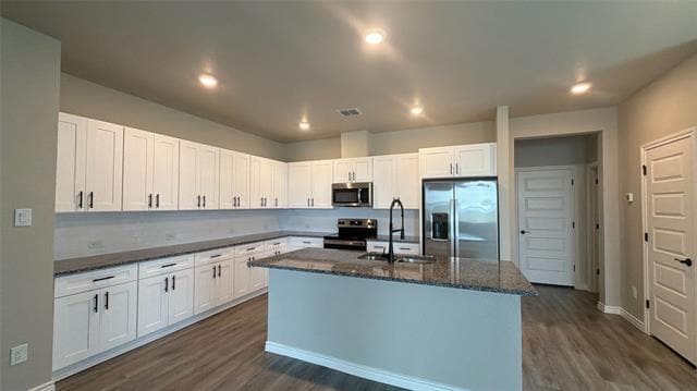 Building Photo - 809 Blossom Ln
