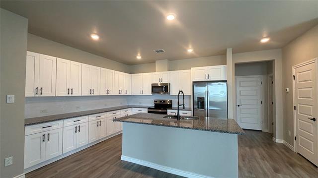 Foto del edificio - 809 Blossom Ln