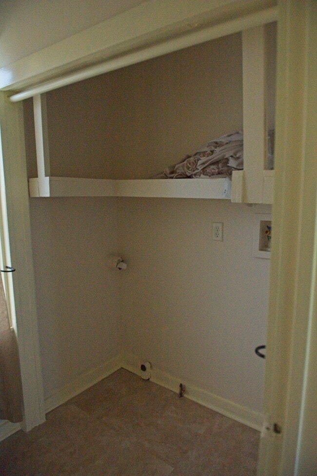 Building Photo - 1387 Central Ave