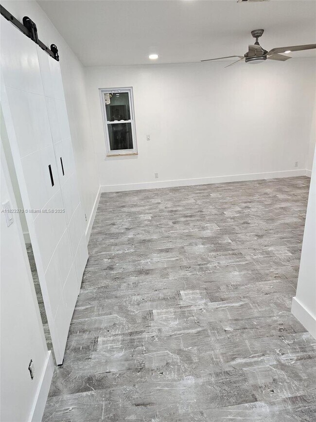 Foto del edificio - 15959 W Wind Cir