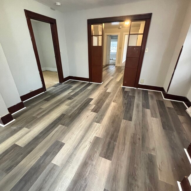 Building Photo - 910 Dakin St