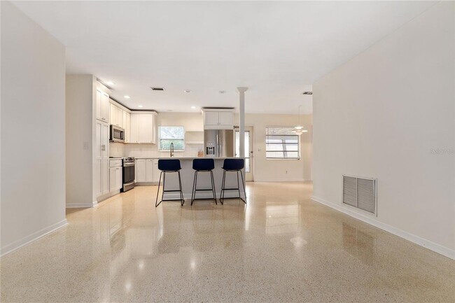 Foto del edificio - 12902 Forest Hills Dr