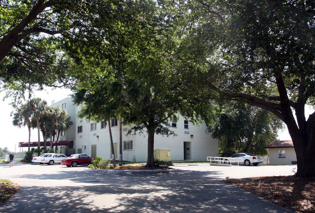 Building Photo - Creekside Manor I & II Apartments