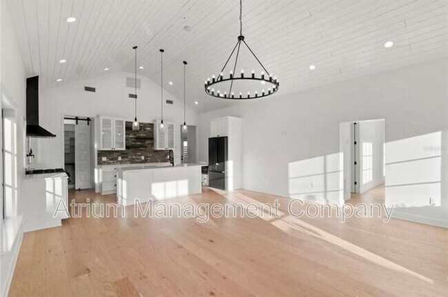 Foto del edificio - 731 W Canton Ave