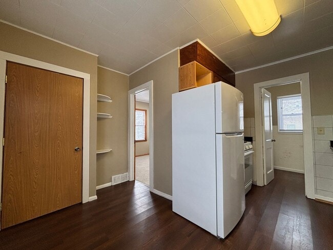 Building Photo - Phenomenal 2 Bedroom House in St. Paul Nei...