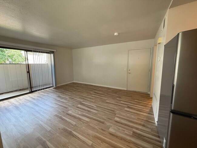 Foto del edificio - 2402 Sunny Slope Dr