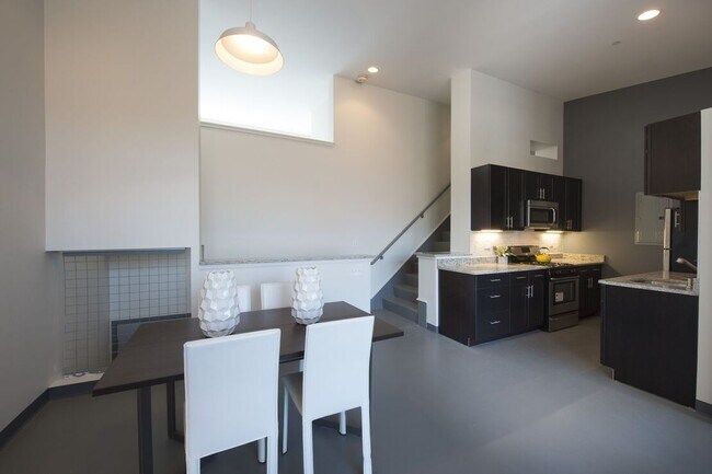 Building Photo - 147A E Berkeley St