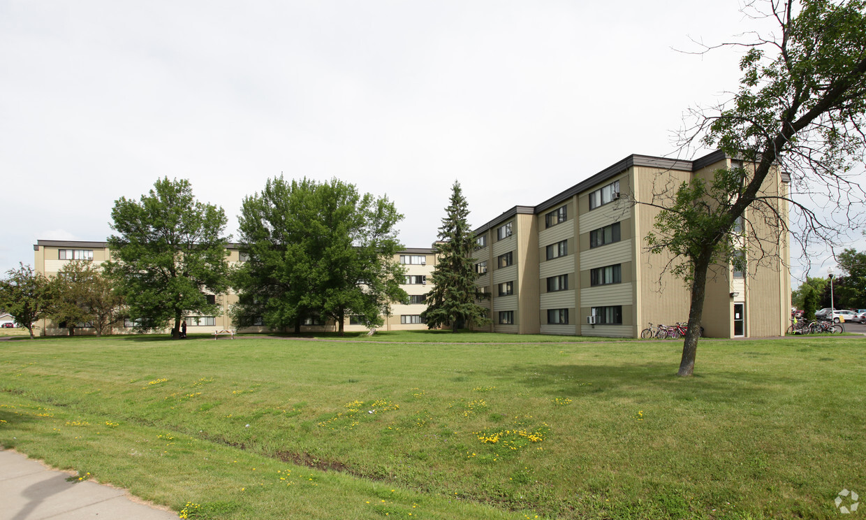 Foto del edificio - Royalton Manor Apartments