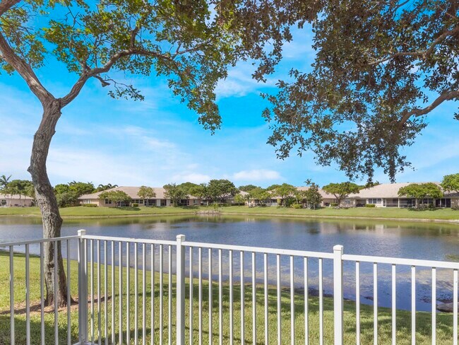 Foto del edificio - 219 Coral Trace Ln
