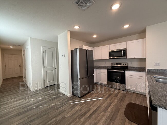 Building Photo - 2430 River Valley Cir