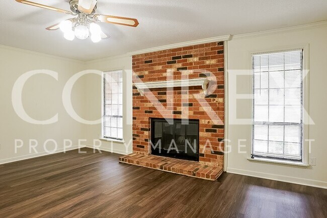 Foto del edificio - Adorable 4 Bedroom Brick Home
