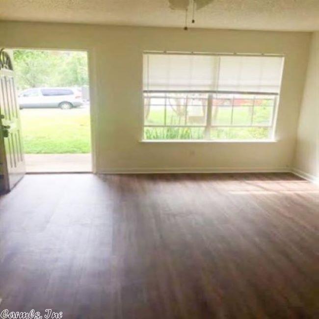 Foto principal - 1000 N Red St