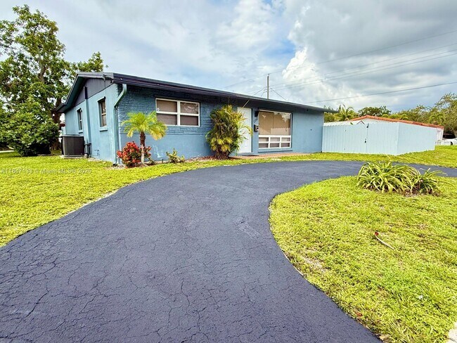 Building Photo - 2240 N 57th Way