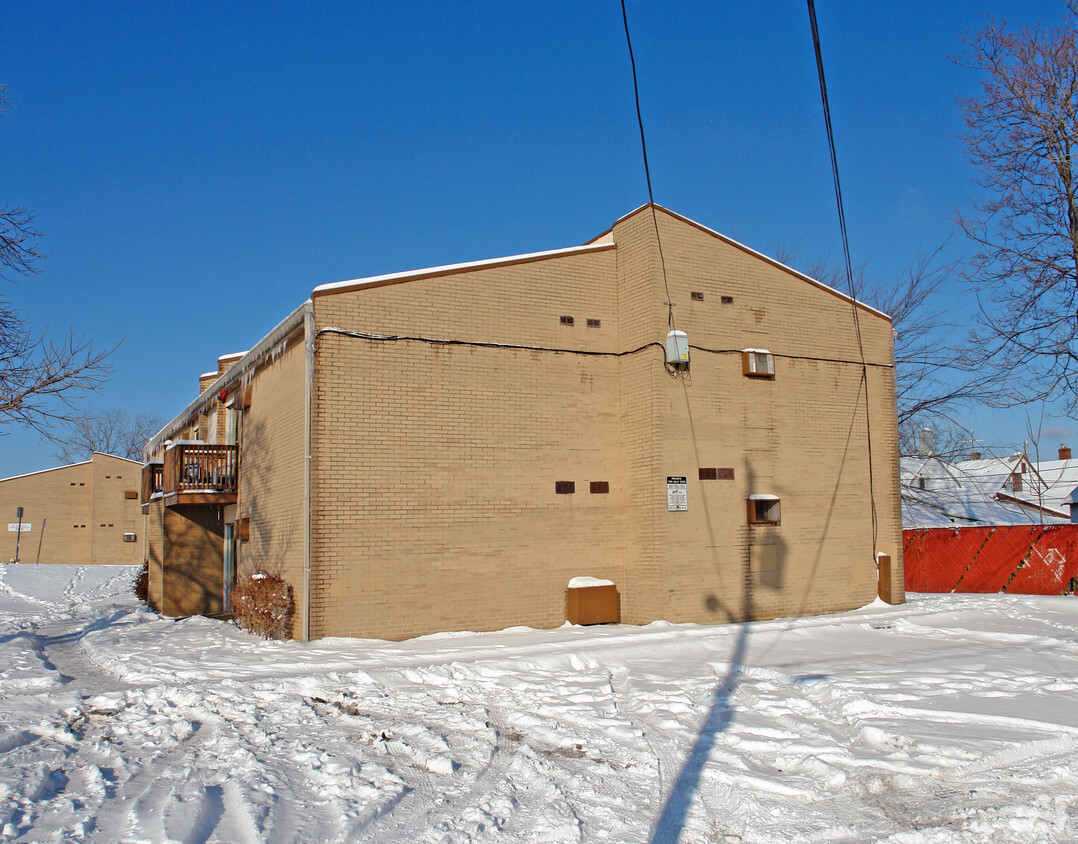 Building Photo - 162 Boltin St