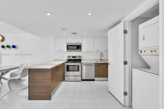 Foto del edificio - 9901 E Bay Harbor Dr
