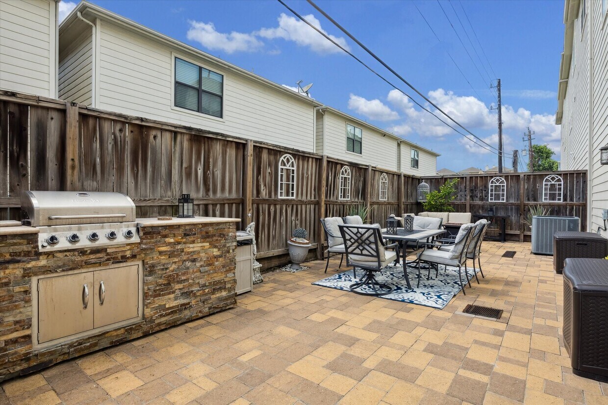 Foto principal - 548 Westcross St