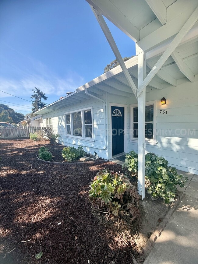 Building Photo - 751 Airport Rd