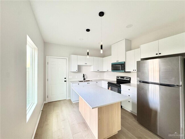 Foto del edificio - 12 Aryana N Ave