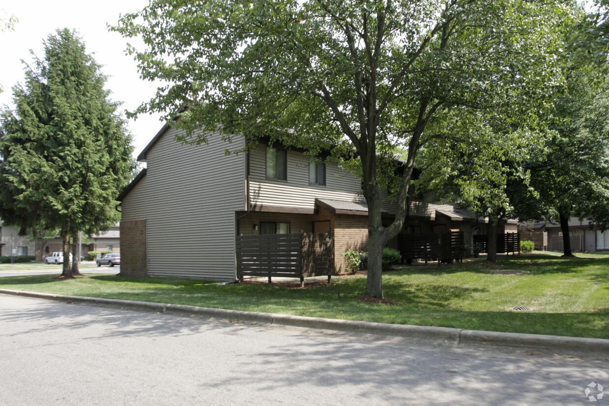 Building Photo - Stadium Drive Apartments