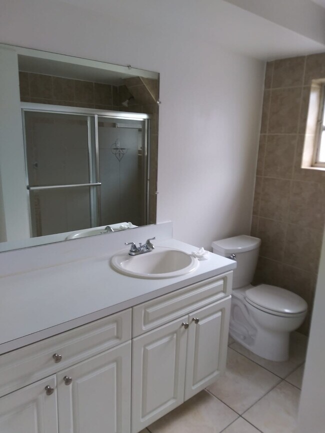 Building Photo - 9370 SW 87th Ave