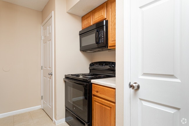 1BR, 1BA - Shadowglen Townhomes + Flats