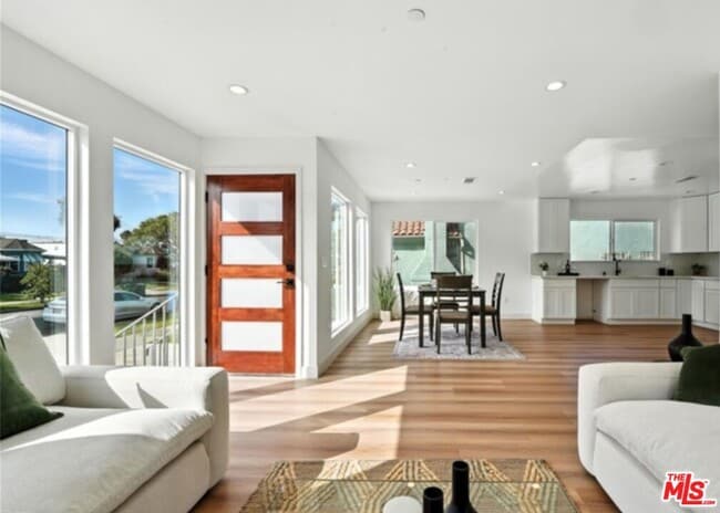 Building Photo - 3031 Vineyard Ave