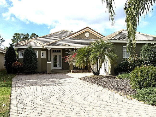 Foto del edificio - Exquisite 4-Bedroom, 3- Bathroom Home