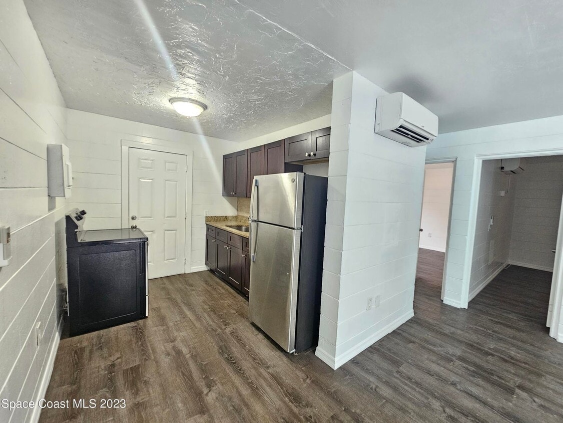 Primary Photo - DeLeon Apartments